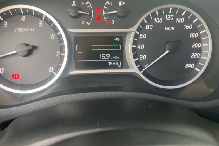 Used Nissan Lannia 2016 1.6L Manual Cool Edition Odometer Close Up