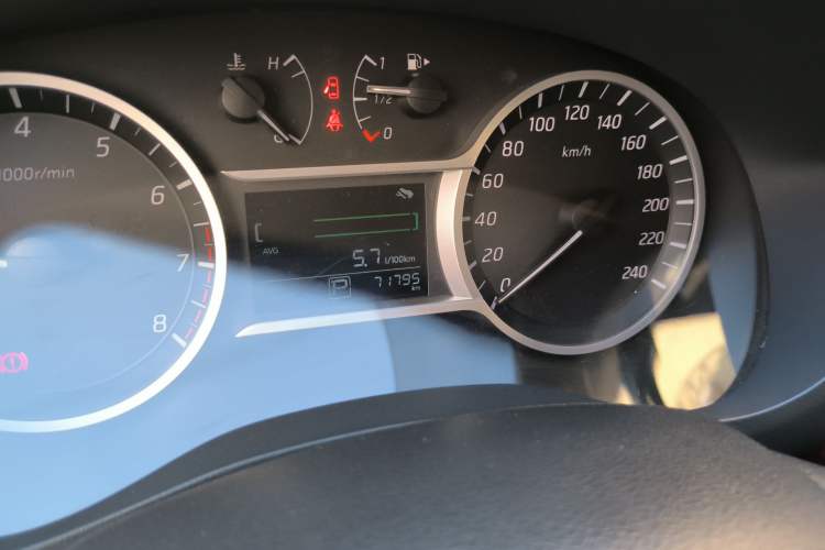 Used Nissan Lannia 2016 1.6L CVT Cool Edition Odometer Close Up