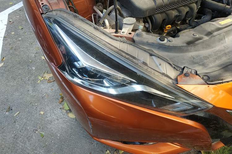 Used Nissan Lannia 2016 1.6L CVT Smart Cool Edition Right Front Headlight