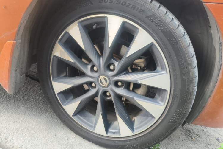 Used Nissan Lannia 2016 1.6L CVT Smart Cool Edition Right Front Wheel Hub