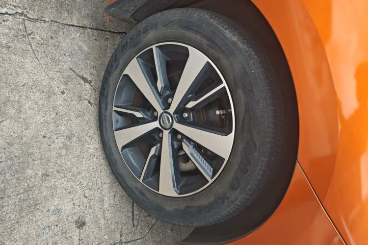 Used Nissan Lannia 2016 1.6L CVT Cool Edition Right Front Wheel Hub