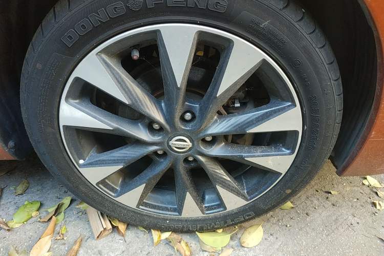 Used Nissan Lannia 2016 1.6L CVT Smart Cool Edition Right Front Wheel Hub