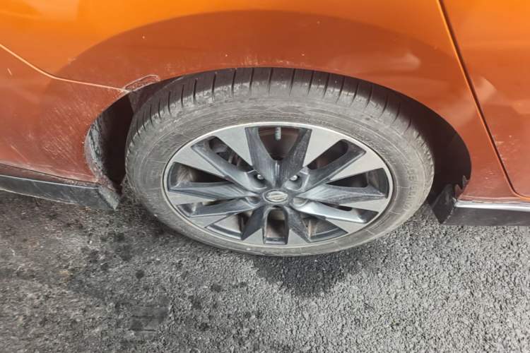 Used Nissan Lannia  Right Rear Wheel Hub