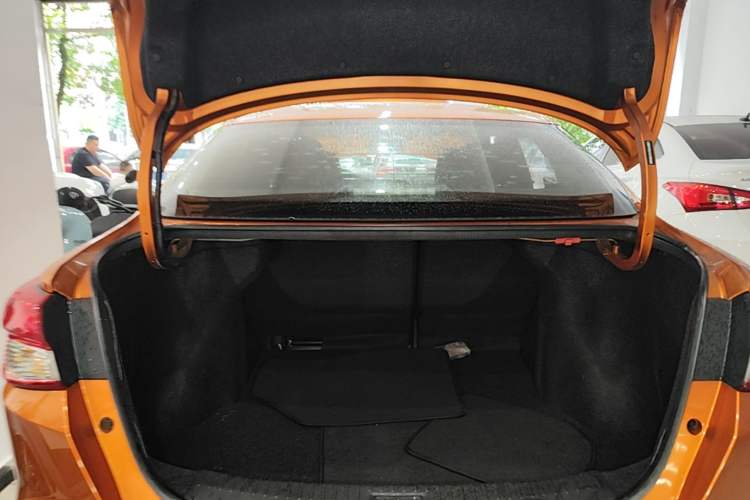 Used Nissan Lannia 2016 1.6L CVT Smart Cool Edition Trunk