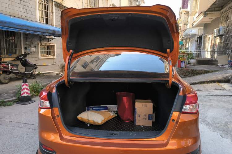 Used Nissan Lannia 2016 1.6L CVT Cool Edition Trunk
