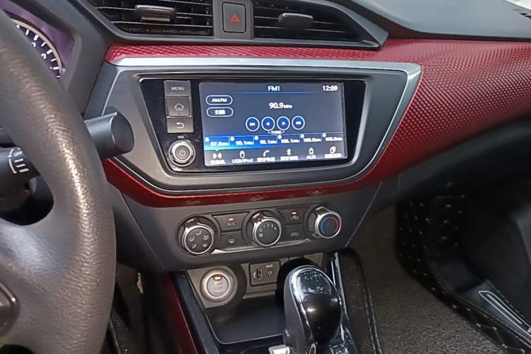 Used Nissan Lannia 2016 1.6L CVT Smart Cool Edition Audio And AC Panel