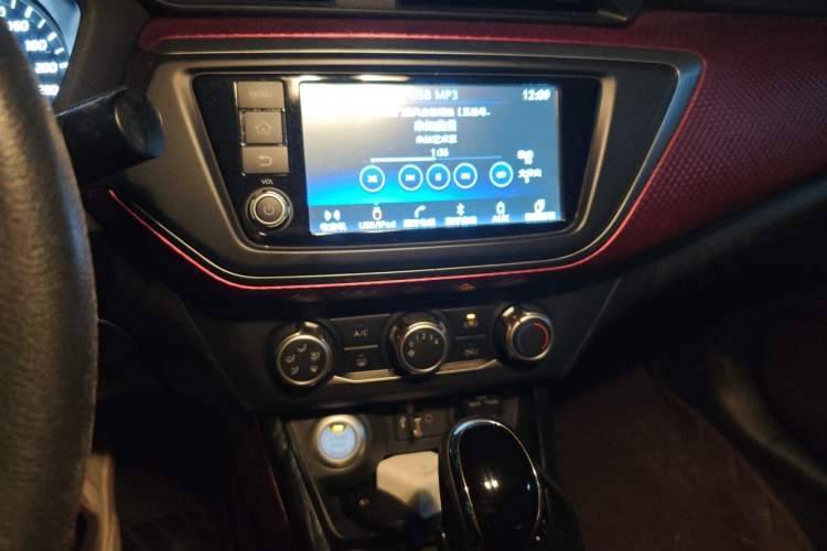 Used Nissan Lannia 2016 1.6L CVT Smart Cool Edition Audio And AC Panel