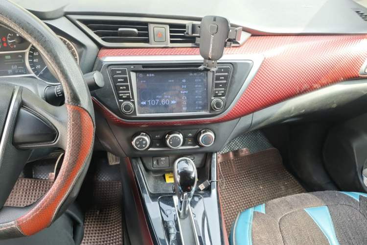 Used Nissan Lannia 2016 1.6L CVT Cool Edition Audio And AC Panel