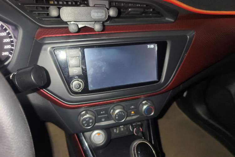 Used Nissan Lannia 2016 1.6L CVT Smart Cool Edition Audio And AC Panel