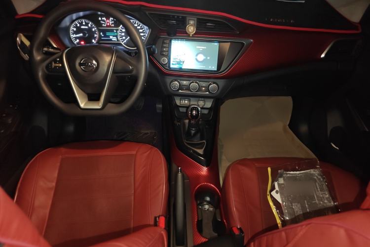 Used Nissan Lannia 2016 1.6L Manual Cool Edition Center Console