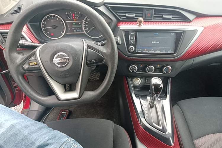 Used Nissan Lannia 2016 1.6L CVT Smart Cool Edition Center Console