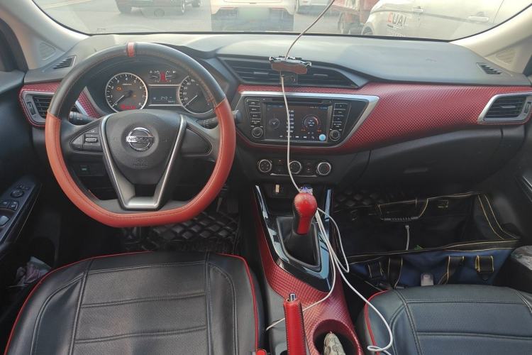 Used Nissan Lannia 2016 1.6L Manual Cool Edition Center Console