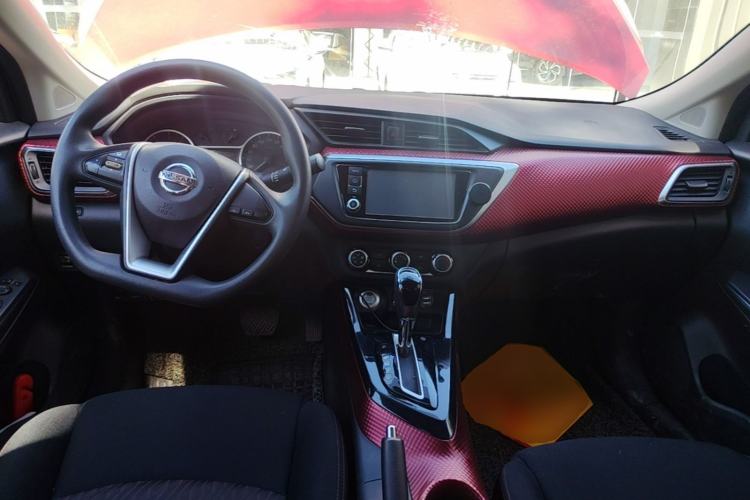 Used Nissan Lannia 2016 1.6L CVT Smart Cool Edition Center Console