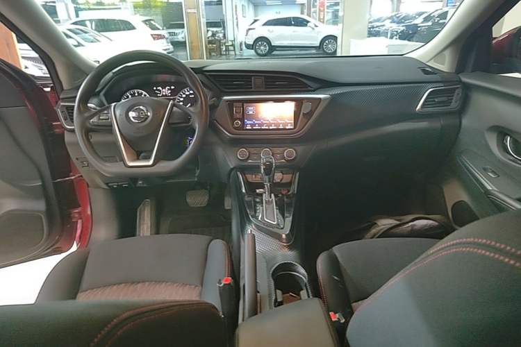 Used Nissan Lannia 2016 1.6L CVT Cool Edition Center Console
