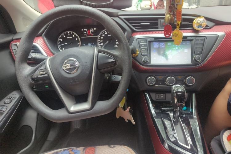 Used Nissan Lannia 2016 1.6L CVT Cool Edition Center Console