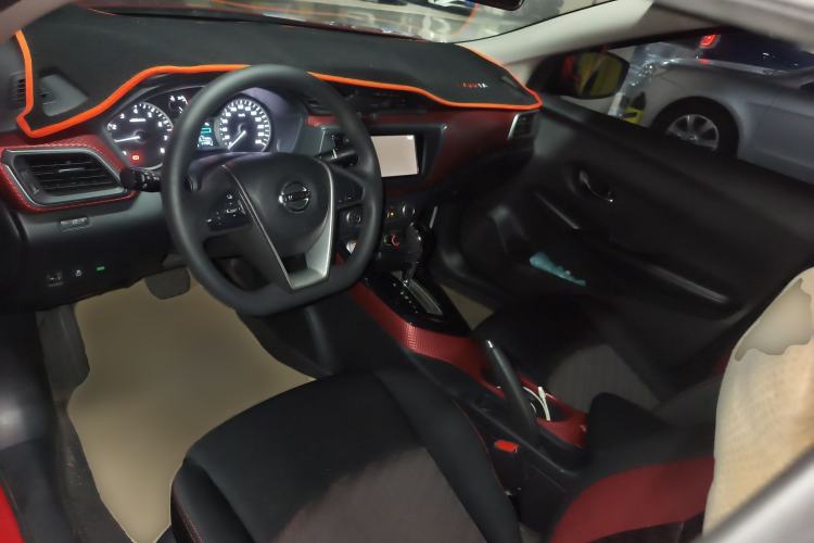 Used Nissan Lannia 2016 1.6L CVT Smart Cool Edition Center Console