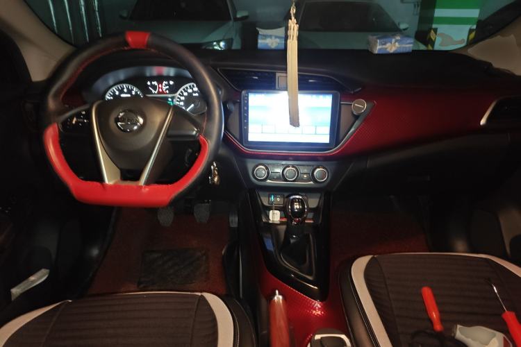Used Nissan Lannia 2016 1.6L Manual Cool Edition Center Console
