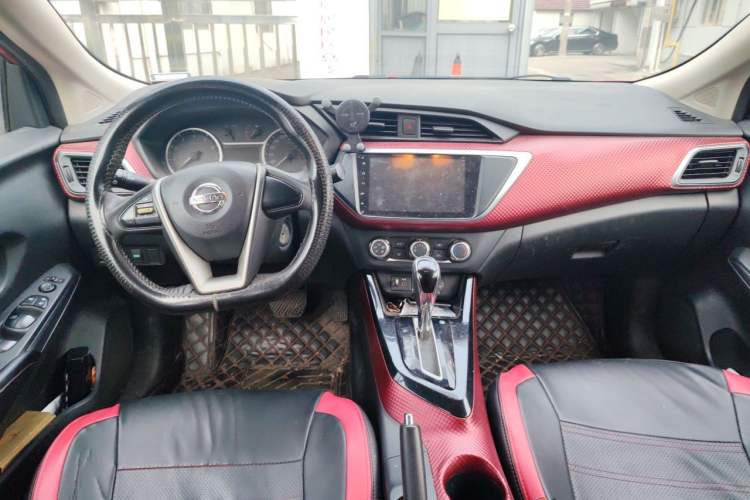 Used Nissan Lannia 2016 1.6L CVT Smart Cool Edition Center Console