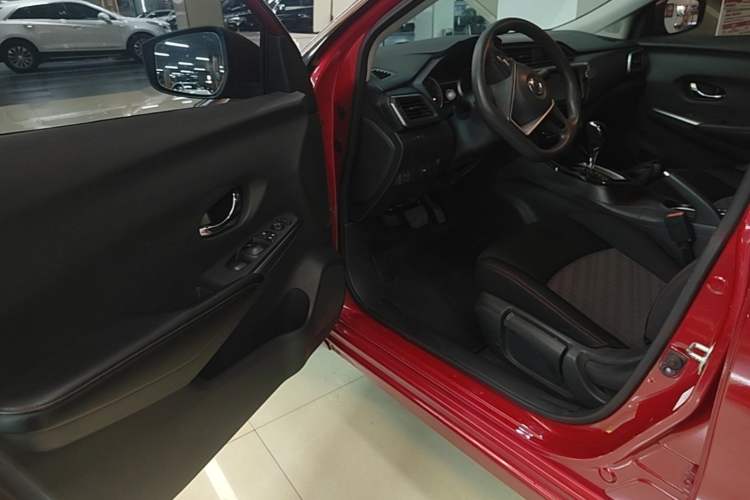 Used Nissan Lannia 2016 1.6L CVT Cool Edition Driver Seat