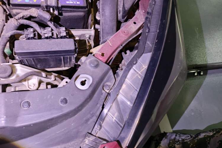 Used Nissan Lannia 2016 1.6L CVT Smart Cool Edition Engine Bay Left