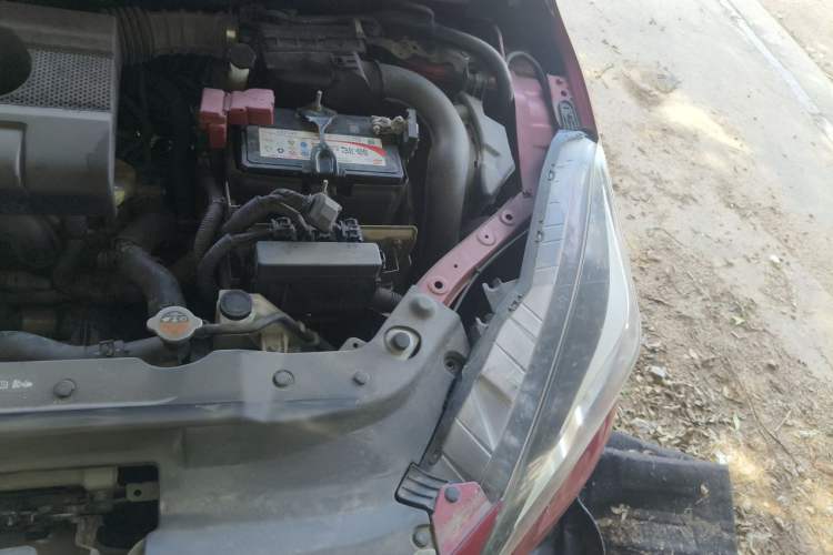 Used Nissan Lannia 2016 1.6L CVT Smart Cool Edition Engine Bay Left