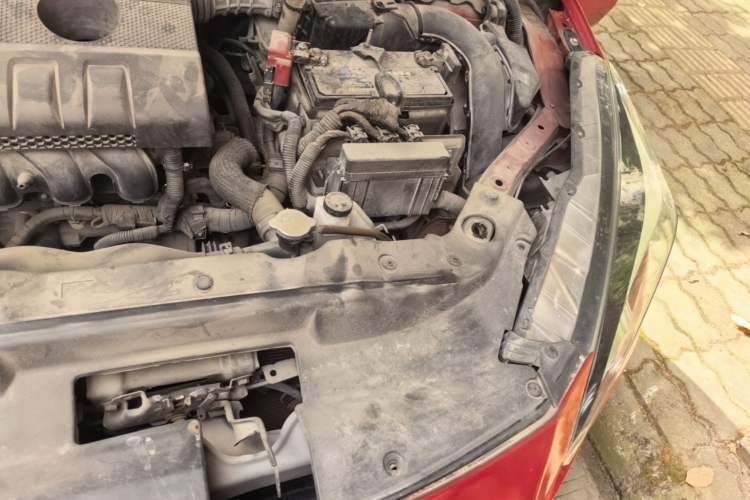 Used Nissan Lannia 2016 1.6L CVT Smart Cool Edition Engine Bay Left