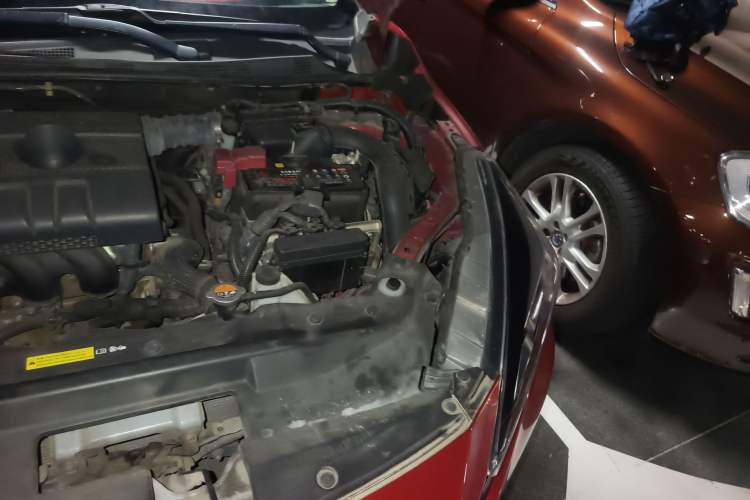 Used Nissan Lannia 2016 1.6L CVT Smart Cool Edition Engine Bay Left