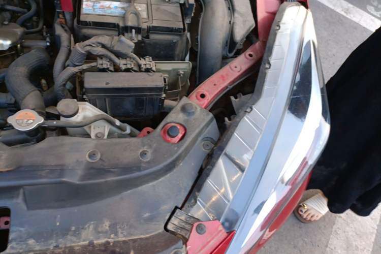 Used Nissan Lannia 2016 1.6L CVT Smart Cool Edition Engine Bay Left