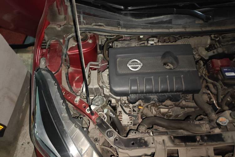 Used Nissan Lannia 2016 1.6L Manual Cool Edition Engine Bay Right