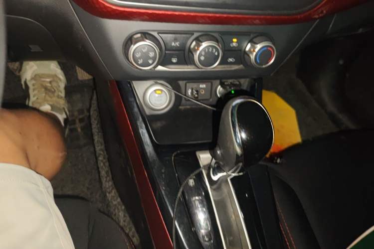 Used Nissan Lannia 2016 1.6L CVT Smart Cool Edition Gear Lever