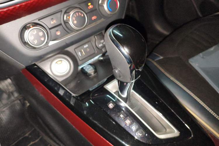Used Nissan Lannia 2016 1.6L CVT Smart Cool Edition Gear Lever