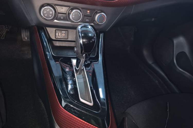 Used Nissan Lannia 2016 1.6L CVT Cool Edition Gear Lever