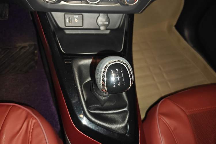 Used Nissan Lannia 2016 1.6L Manual Cool Edition Gear Lever