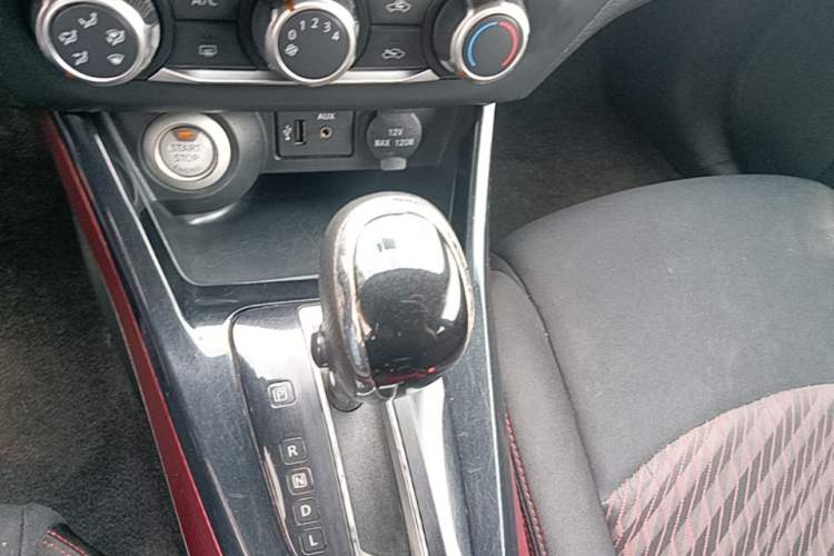 Used Nissan Lannia 2016 1.6L CVT Smart Cool Edition Gear Lever