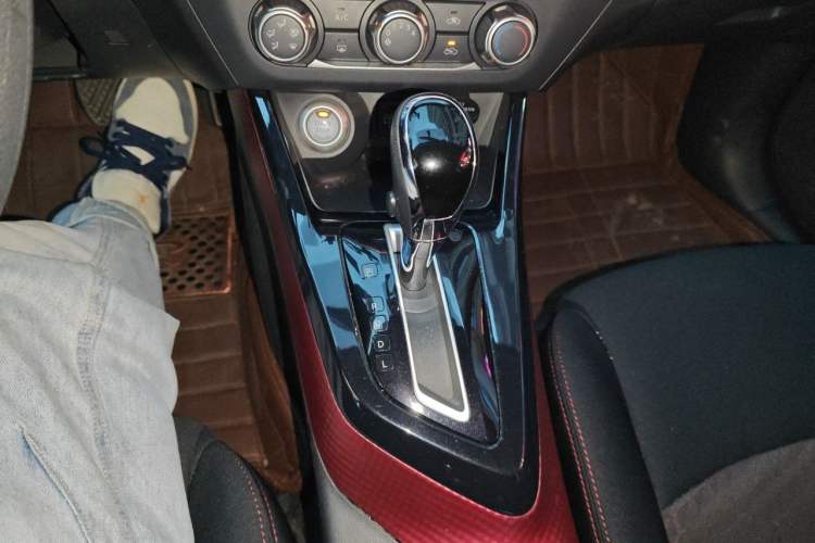 Used Nissan Lannia 2016 1.6L CVT Smart Cool Edition Gear Lever