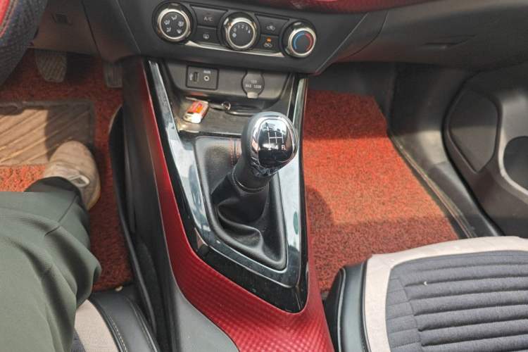 Used Nissan Lannia 2016 1.6L Manual Cool Edition Gear Lever