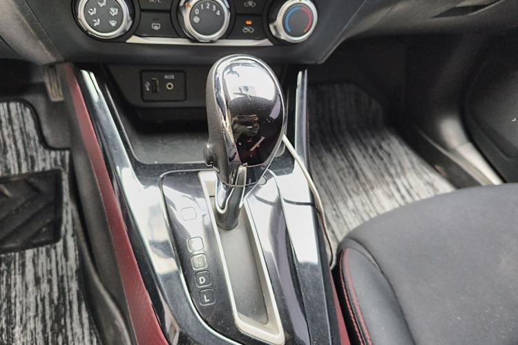 Used Nissan Lannia 2016 1.6L CVT Cool Edition Gear Lever