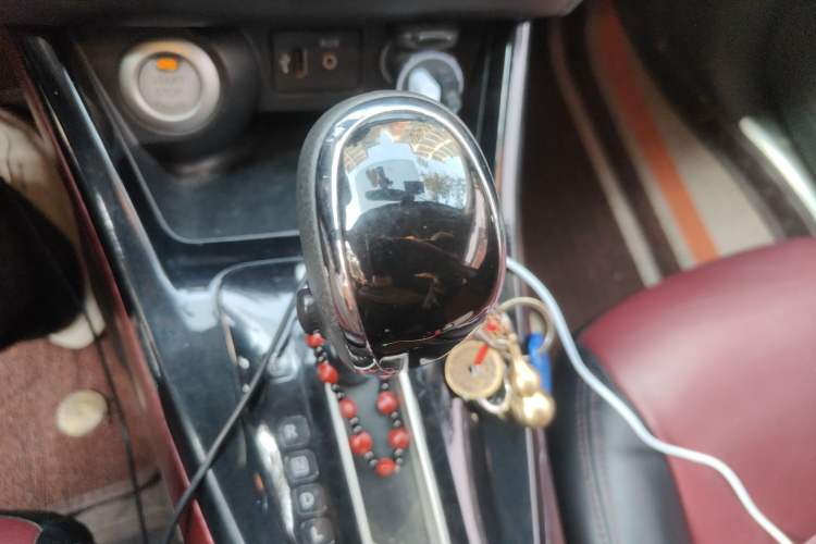 Used Nissan Lannia 2016 1.6L CVT Smart Cool Edition Gear Lever
