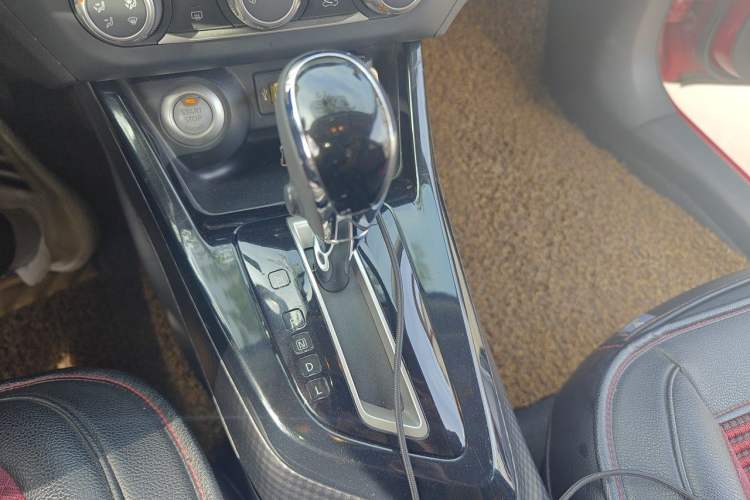 Used Nissan Lannia 2016 1.6L CVT Smart Cool Edition Gear Lever