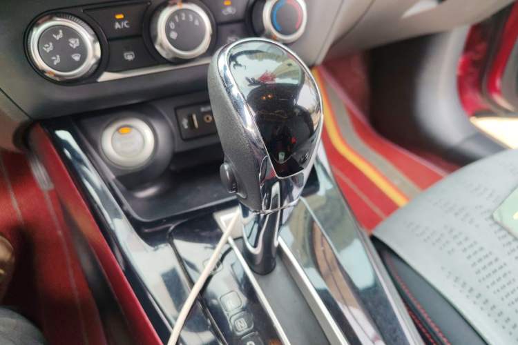 Used Nissan Lannia 2016 1.6L CVT Smart Cool Edition Gear Lever