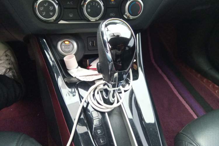 Used Nissan Lannia 2016 1.6L CVT Smart Cool Edition Gear Lever