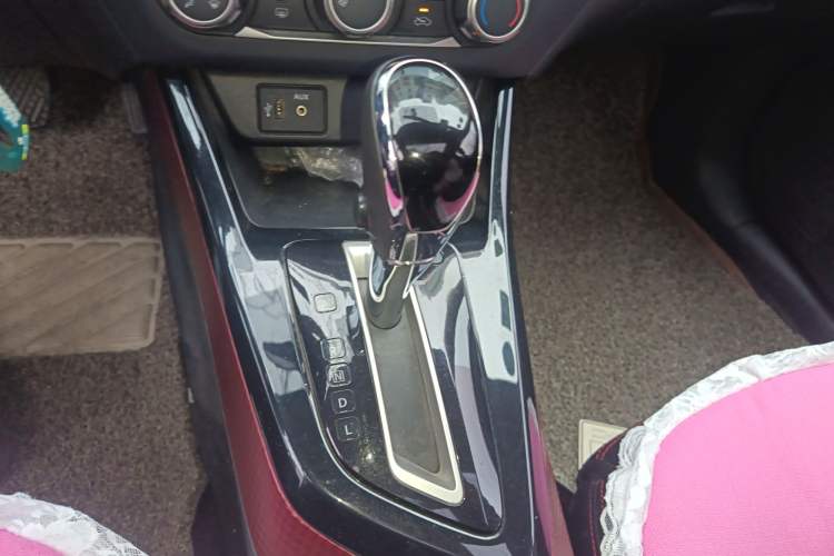 Used Nissan Lannia 2016 1.6L CVT Cool Edition Gear Lever