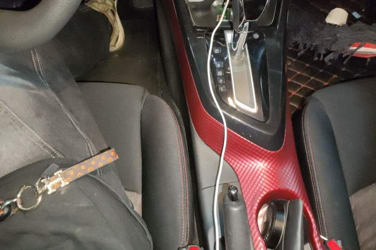 Used Nissan Lannia 2016 1.6L CVT Smart Cool Edition Gear Lever