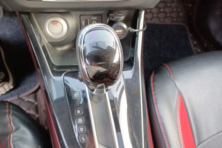 Used Nissan Lannia 2016 1.6L CVT Smart Cool Edition Gear Lever