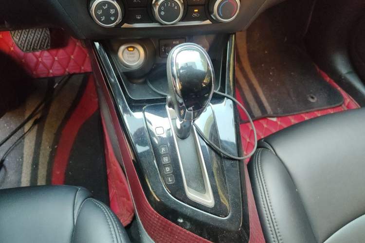 Used Nissan Lannia 2016 1.6L CVT Smart Cool Edition Gear Lever