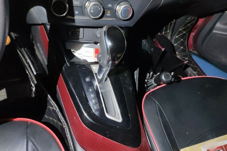Used Nissan Lannia 2016 1.6L CVT Cool Edition Gear Lever