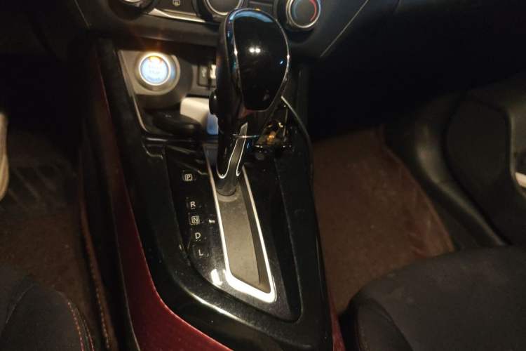 Used Nissan Lannia 2016 1.6L CVT Smart Cool Edition Gear Lever