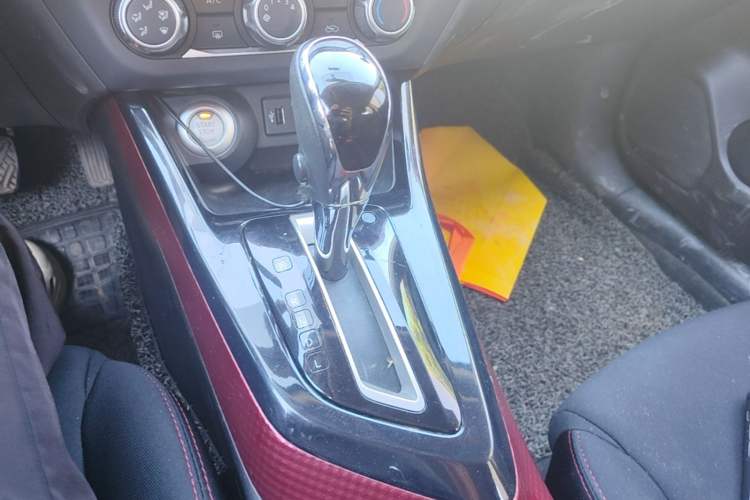 Used Nissan Lannia 2016 1.6L CVT Smart Cool Edition Gear Lever