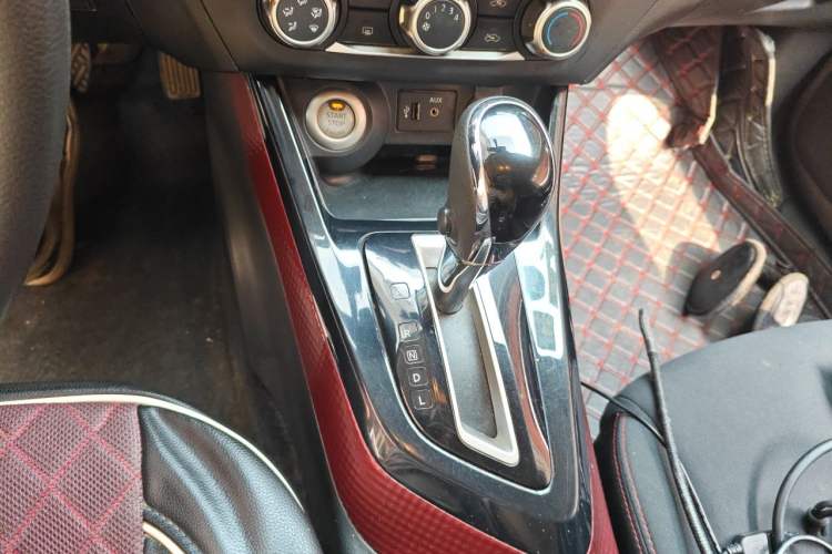 Used Nissan Lannia 2016 1.6L CVT Smart Cool Edition Gear Lever