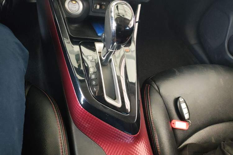 Used Nissan Lannia 2016 1.6L CVT Smart Cool Edition Gear Lever